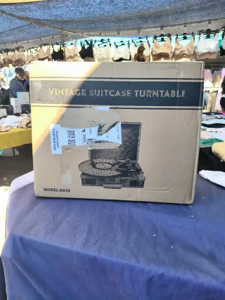 Giradischi portatile modello R610 in stile valigia vintage