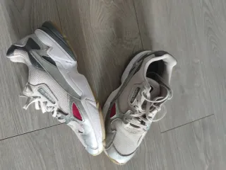 Zapatillas Adidas  falcon plateadas, talla38 2/3
