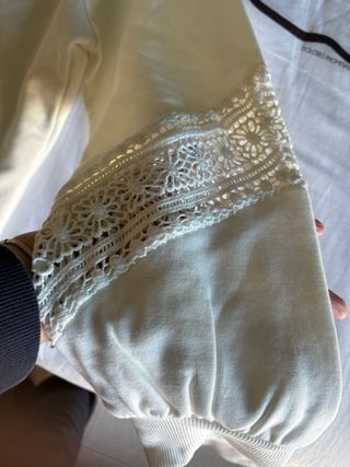 Jersey blanco con encaje