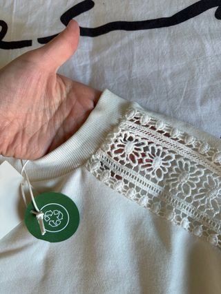 Jersey blanco con encaje