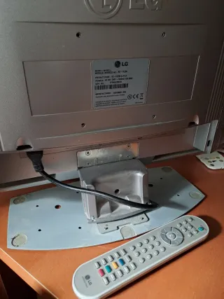 Televisión LG 17 + TDT + Mando y Cables