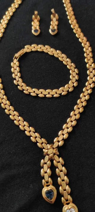 Conjunto Collar, Pulsera y Pendientes Corazón