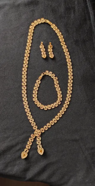 Conjunto Collar, Pulsera y Pendientes Corazón