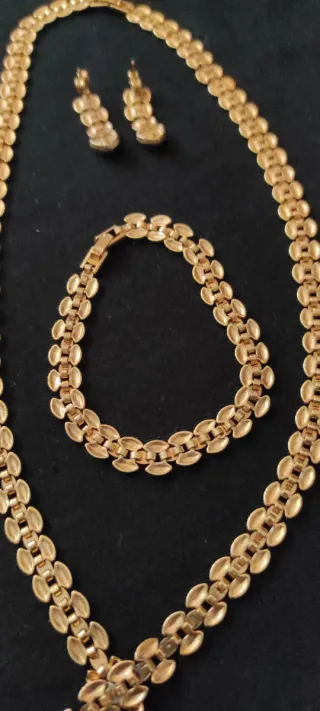 Conjunto Collar, Pulsera y Pendientes Corazón