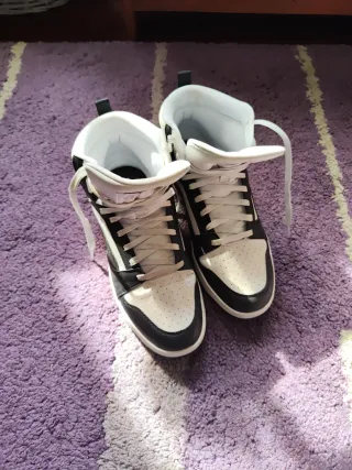 Zapatillas Puma Negras y Blancas