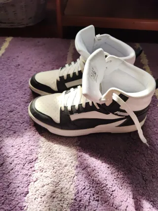 Zapatillas Puma Negras y Blancas