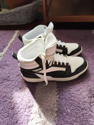 Zapatillas Puma Negras y Blancas