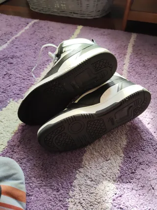 Zapatillas Puma Negras y Blancas