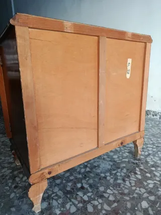 Cabecero antiguo y 2 mesitas de noche