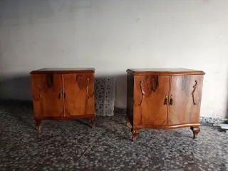 Cabecero antiguo y 2 mesitas de noche