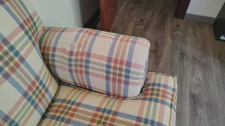 Sofá 2 plazas rústico tela, cómodo y en buen estad