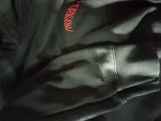 Felpa con cappuccio Propaganda nera