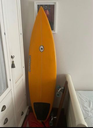 Tabla de surf naranja