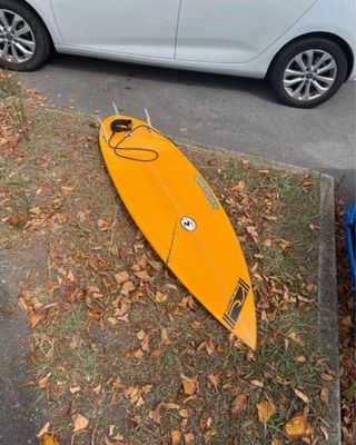 Tabla de surf naranja