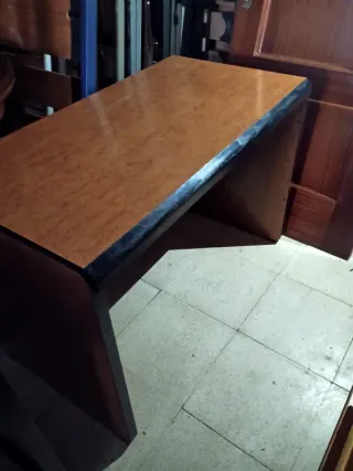 Mesa escritorio madera y negro