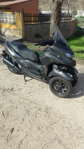 Yamaha Tricity 300 Gris