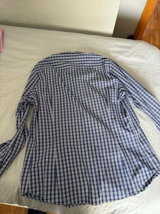 Camisa de cuadros azul y blanco