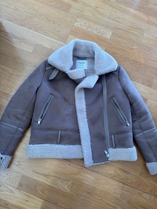 Cazadora chica beige y marrón