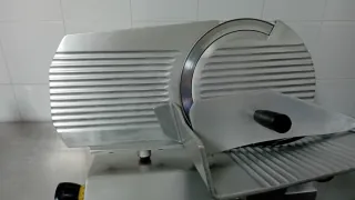 Congelatore e affettatrice