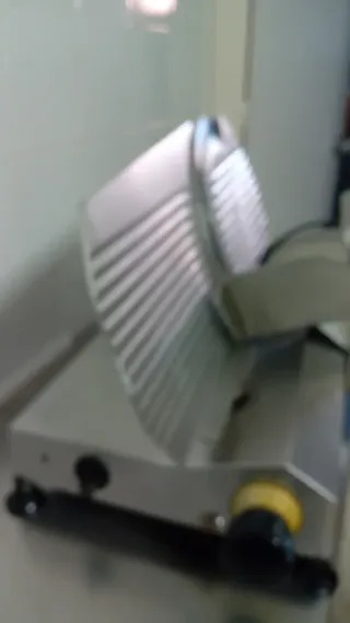 Congelatore e affettatrice