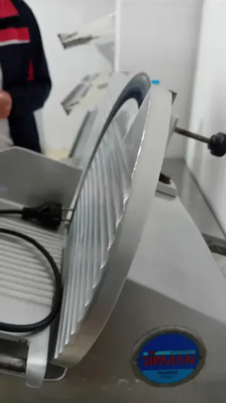 Congelatore e affettatrice