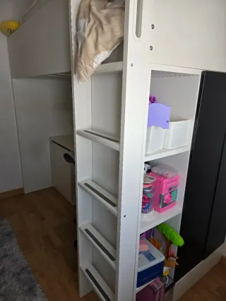 Cama alta Ikea con escritorio y armario