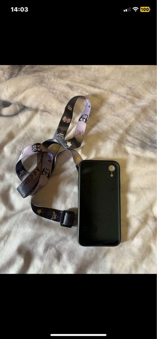 Funda Silicon Kuromi iPhone XR con banda regulable
