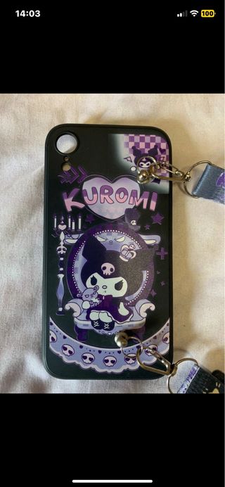 Funda Silicon Kuromi iPhone XR con banda regulable