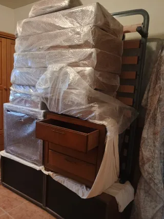 Cómoda de madera con 3 cajones