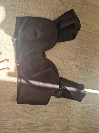 Top negro con volantes