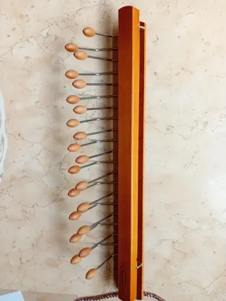 Porta cravatte in legno e metallo