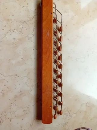 Porta cravatte in legno e metallo