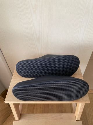 Sandalia azul marino de Zara Home