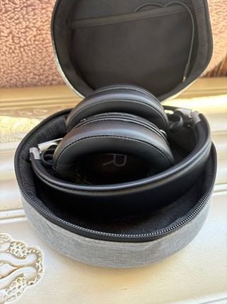 Funda Sennheiser Gris tiene un sonido increíble