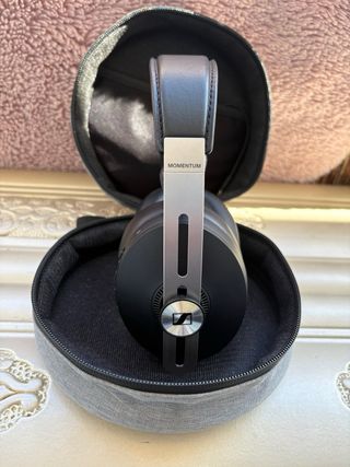 Funda Sennheiser Gris tiene un sonido increíble