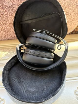 Funda Sennheiser Gris tiene un sonido increíble