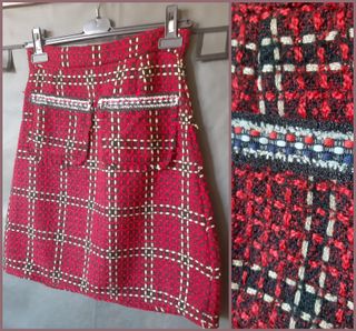 Falda de tejido tweed. Nueva sin estrenar. De cint
