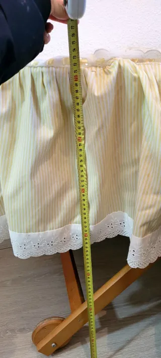 Moisés para bebé. Mimbre y madera