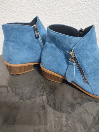 Botines azules con cremallera