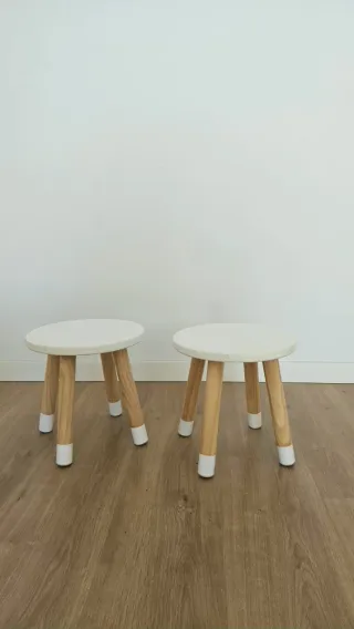Mesa y 2 taburetes infantiles (0-5 años)