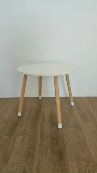 Mesa y 2 taburetes infantiles (0-5 años)