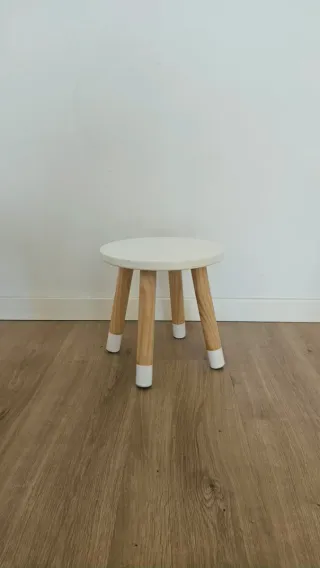 Mesa y 2 taburetes infantiles (0-5 años)