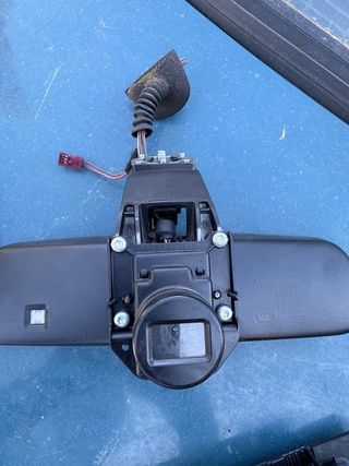 Retrovisor interior con cámara y sensor