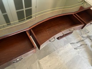 Escritorio estilo inglés con tapa de cristal