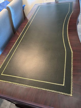 Escritorio estilo inglés con tapa de cristal