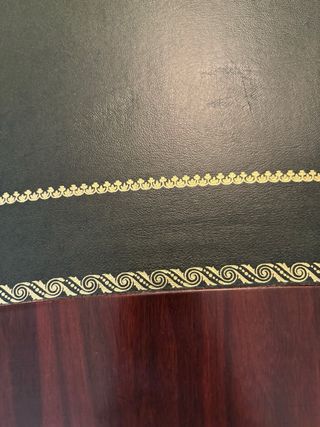 Escritorio estilo inglés con tapa de cristal