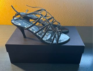 Sandalias Giko Negras y Plateadas