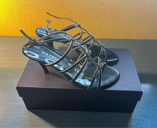 Sandalias Giko Negras y Plateadas