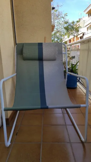 Silla de terraza gris y verde