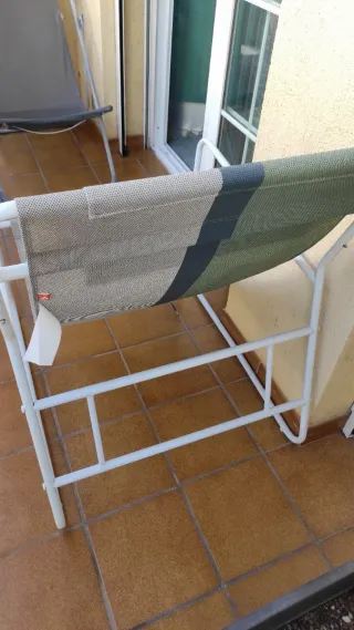 Silla de terraza gris y verde